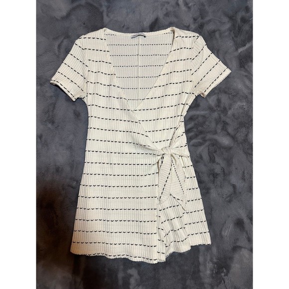 Zara Textured Stitch Striped Romper - Picture 2 of 4